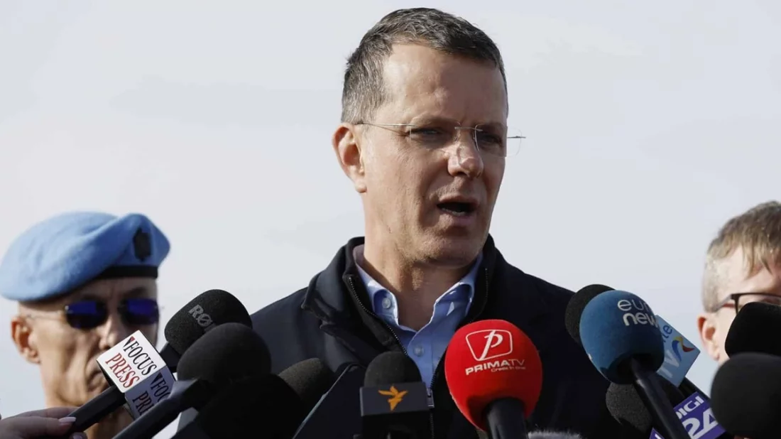 সিভিতে ভুল থাকায় প্রতিরক্ষামন্ত্রীর পদত্যাগ